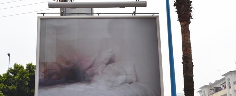 Kunstværk udstillet på billboardplads i Casablanca