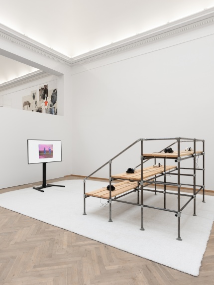 Installationsbillede af Isabella Solar Villasecas værk Tiqui Tiqui Ti went North, Kunstakademiets Afgangsudstilling 2021