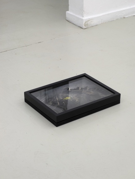 Kunstværk på gulvet i Udstillingsstedet Q