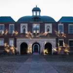 Port med tre buer i fløj af Charlottenborg Slot