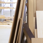 Store og små træplader på laboratoriet for træ